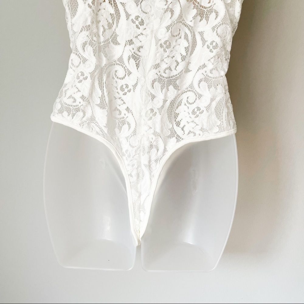 ๐ค FASHION NOVA | Sexy White Bodysuit - Picture 13 of 16